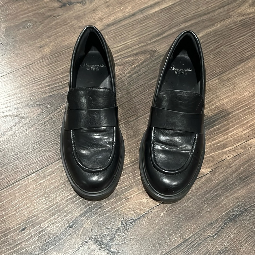 ABERCROMBIE PENNY LOAFERS SIZE 6.5